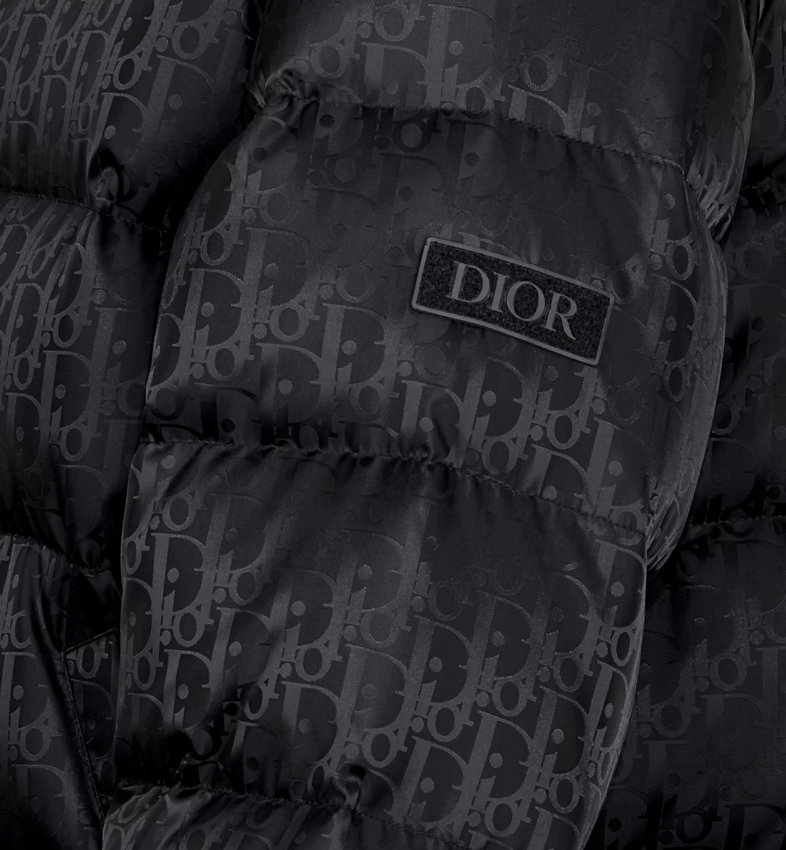 "D" Oblique Puffer Schwarz 7