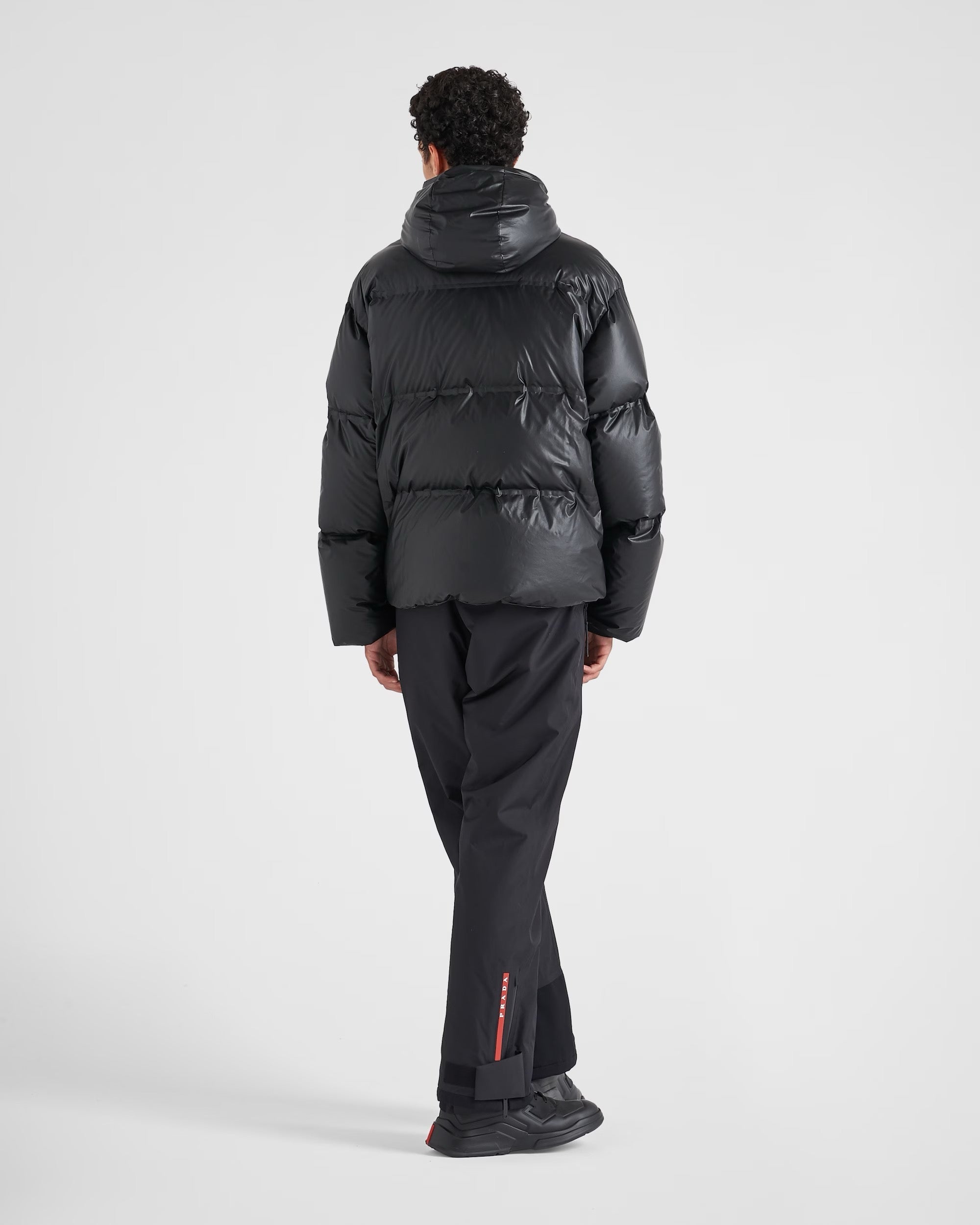 "D" Oblique Puffer Schwarz 2